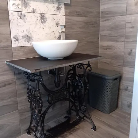 Streamside Apartament
