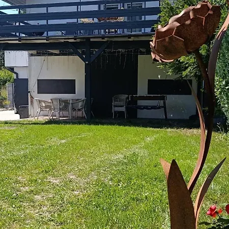 Apartament Streamside *